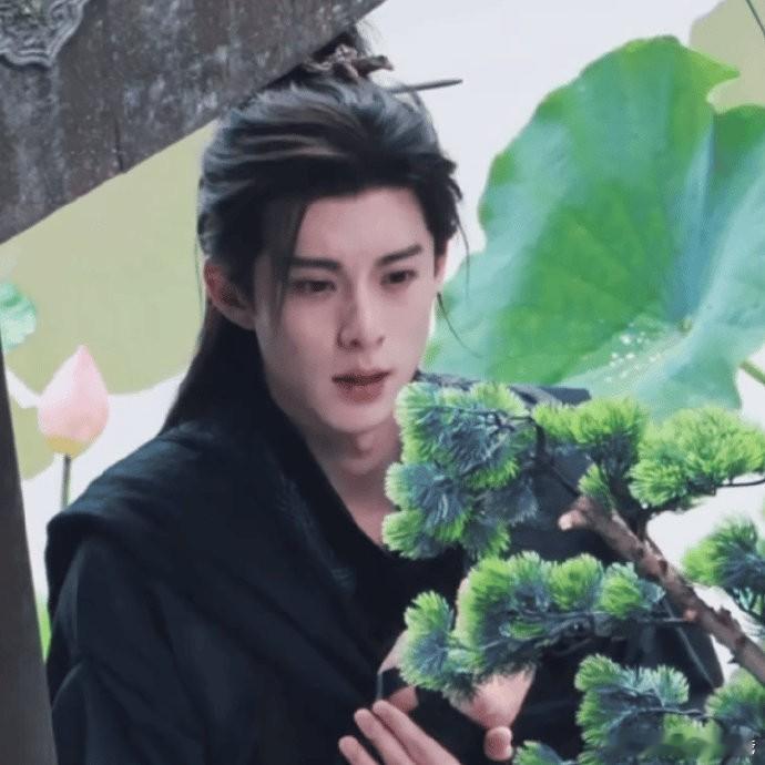王鹤棣的新剧《咸鱼飞升》将边拍边播[色]。 ​​​