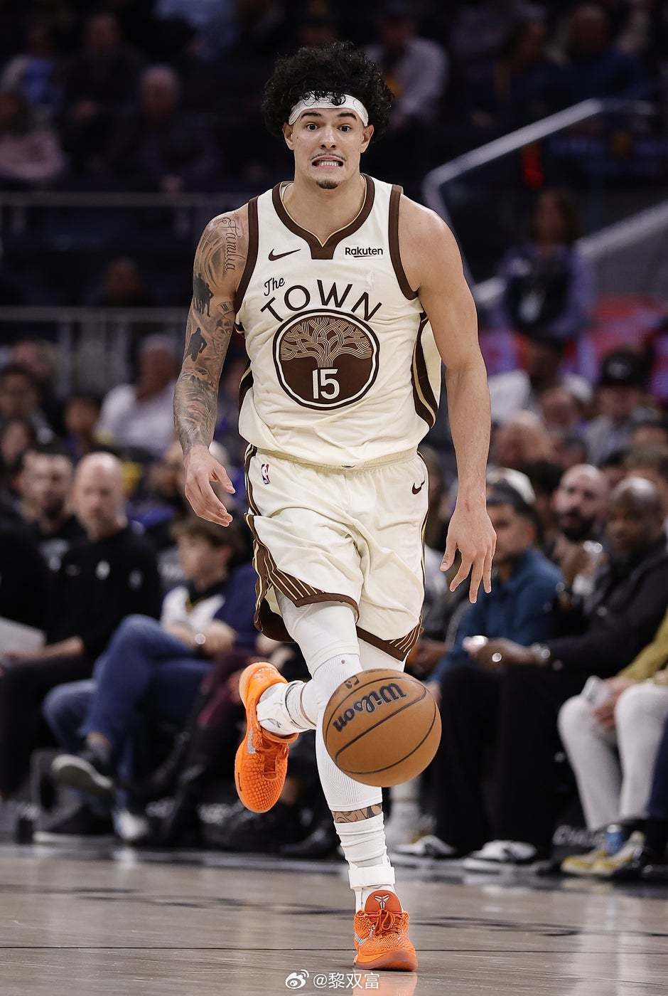 桑托斯和勇士达成3年1500万美元续约，当他回家跟父母分享喜悦时，对方最初以为儿