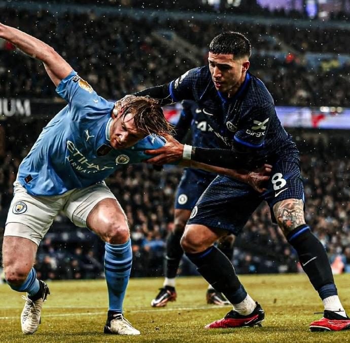 恩佐VS德布劳内，摁内，摁内内……[笑哭][捂脸]情不自禁，大开杀戒，经典画面永