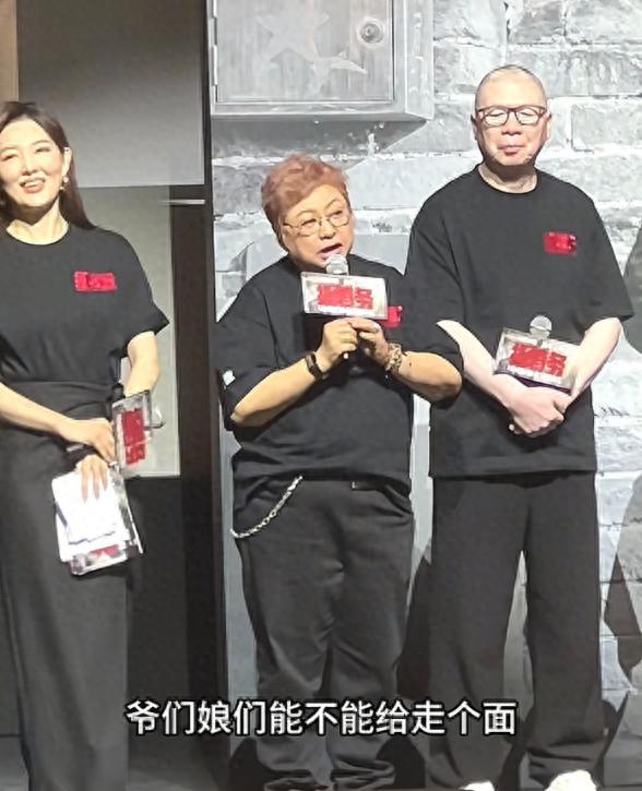 韩红风波升级，拥有双重成长背景却被质疑刻意切换身份，恐步闫学晶 "后尘"？

2