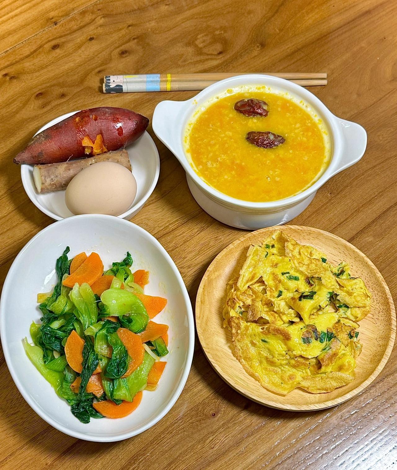 退休金2100，够花吗？

父亲今年70岁，自己一个人过，日子也算是有滋有味。