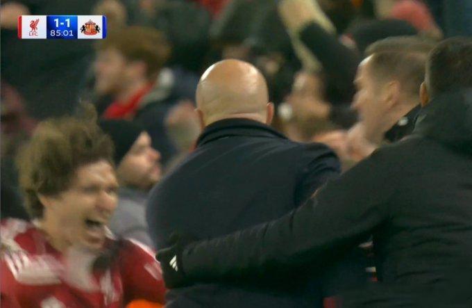 基耶萨真是利物浦最好的球员，这是维尔茨追求比分时，他比任何人都要激动！

然后他