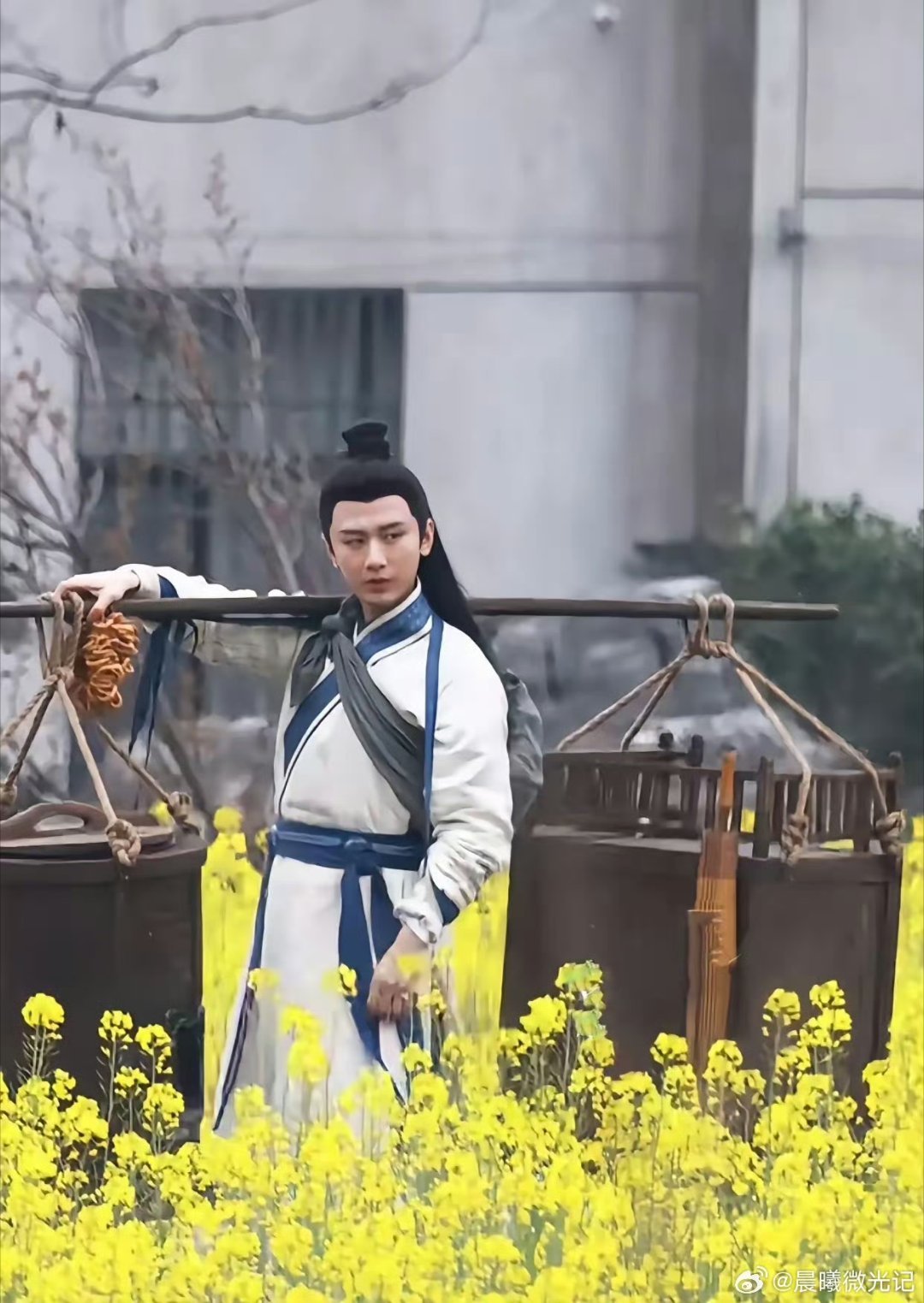 扮丑了嘛还是第一次见男演员真的挑担子 ​ ​​​