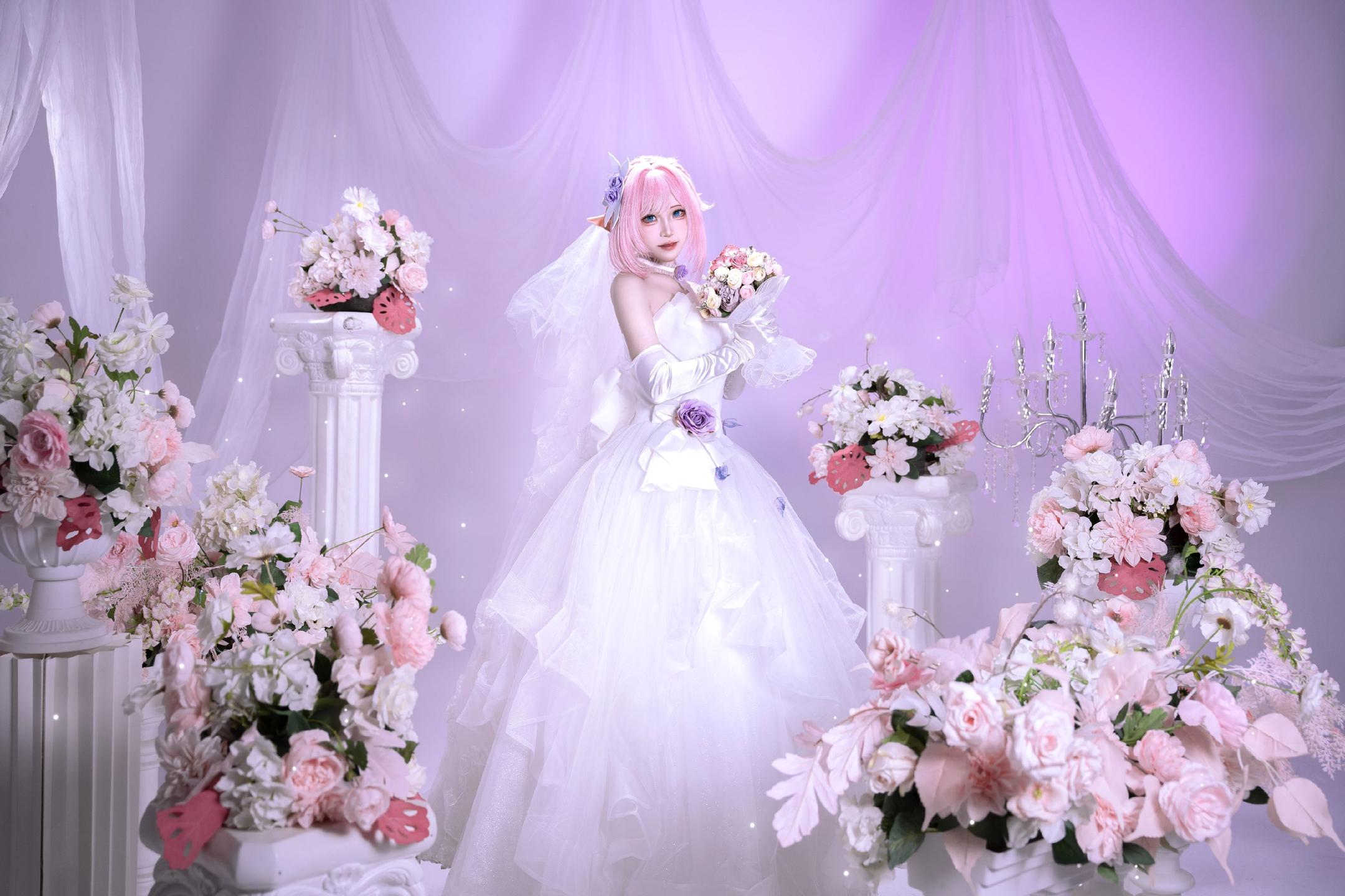 她穿上婚纱的样子  📷