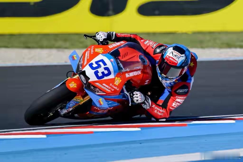 狂飙中欧！张雪机车再登顶WSBK，德比斯斩获赛季第四冠北京时间5月16日，202