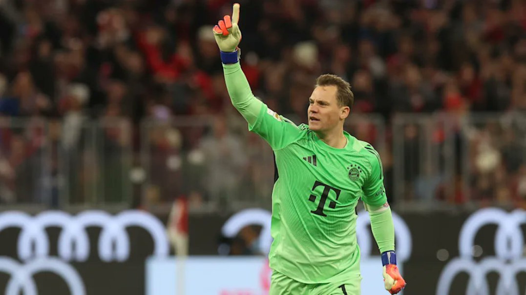 对于鲁梅尼格说瓜迪奥拉曾考虑让诺伊尔踢中场的说法，诺伊尔回应道：“我本来可以踢更