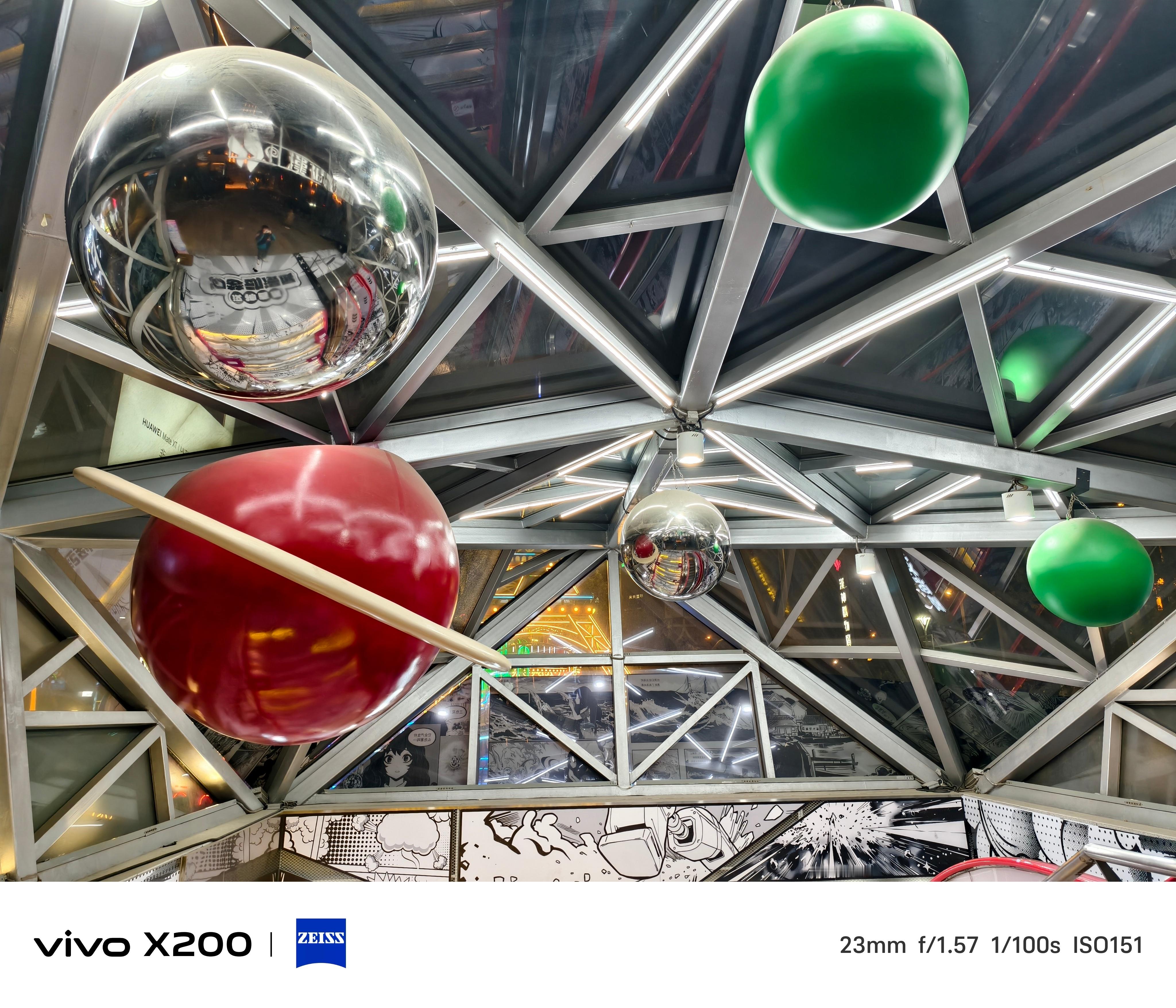 随手拍了一些夜景，标准版能有这表现还不错吧，从上代超大杯切换过来，目前用着感觉良