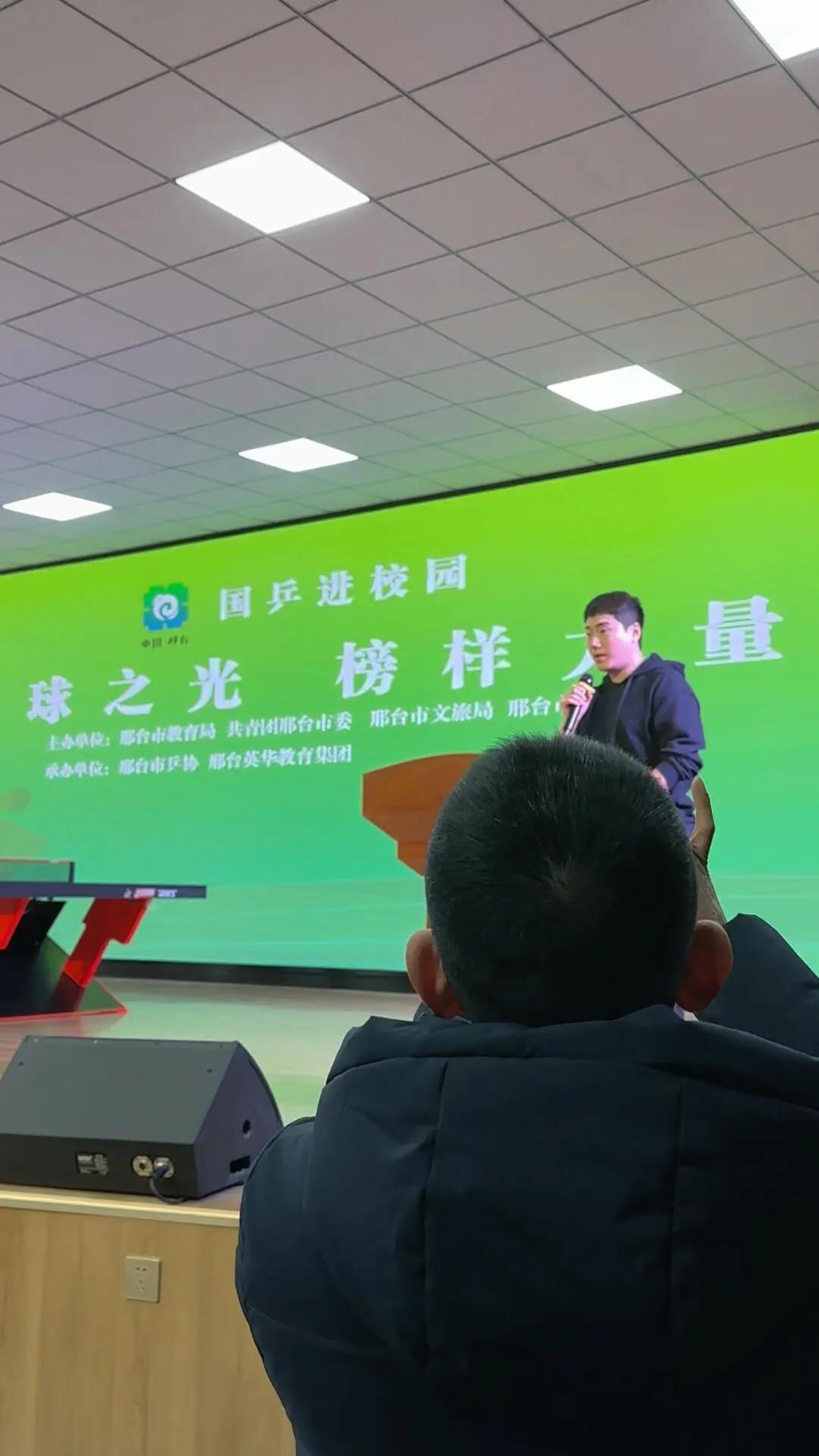 梁甜甜现身演讲，以身举例！
有紧张感，咱慢慢来，先从河北，然后到全国，最后走向更