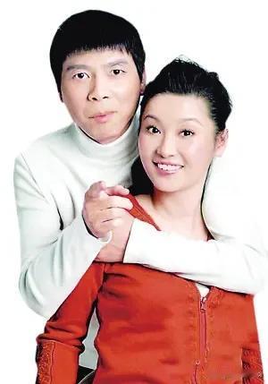 冯小刚在来访中说，前些日子说他病危了，说徐帆崩溃了，放弃了不治疗了。他的好多朋友