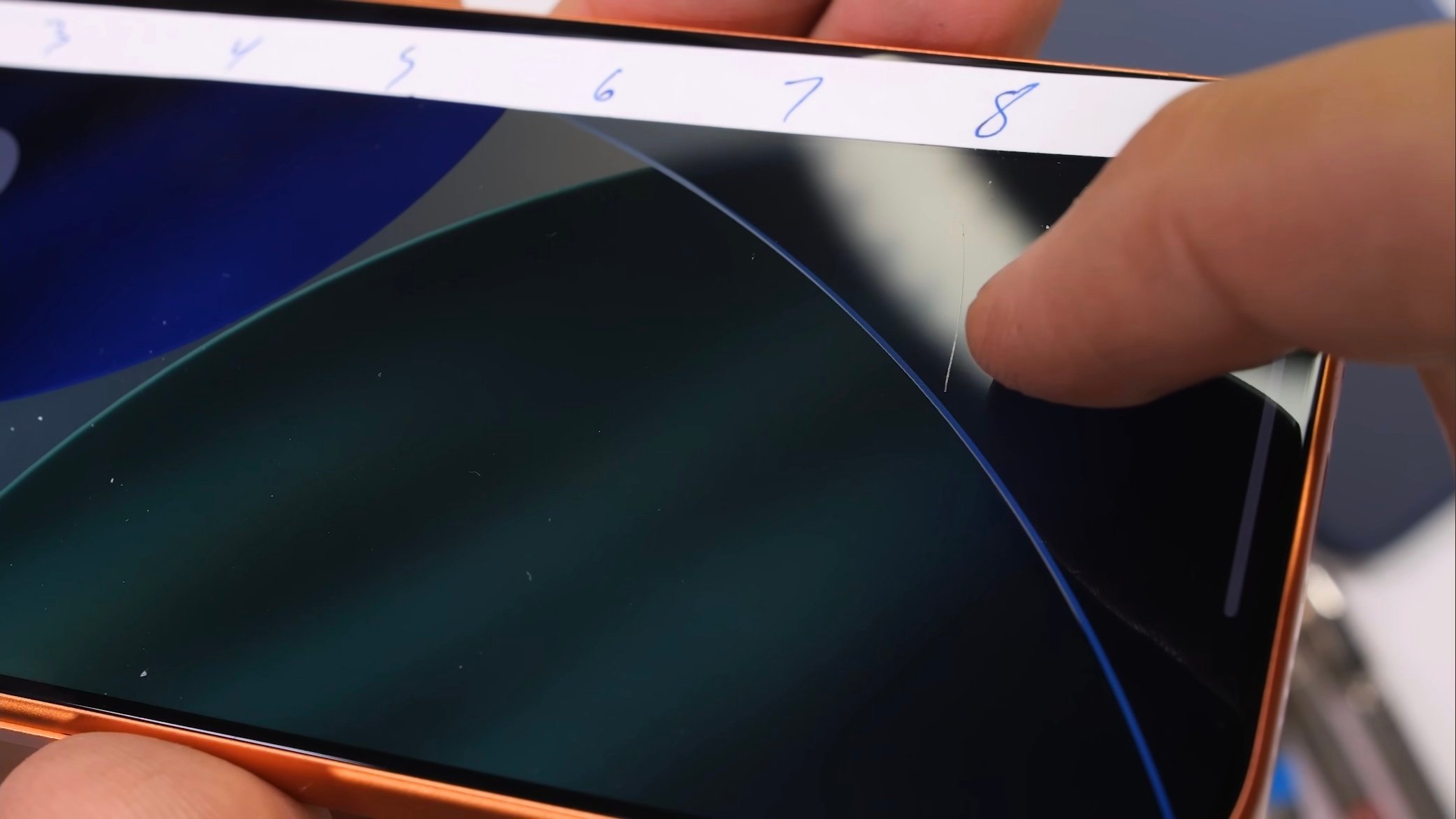 变态变态变态！iPhone 17系列屏幕玻璃莫氏硬度达到了7～8级，前所未见！ 
