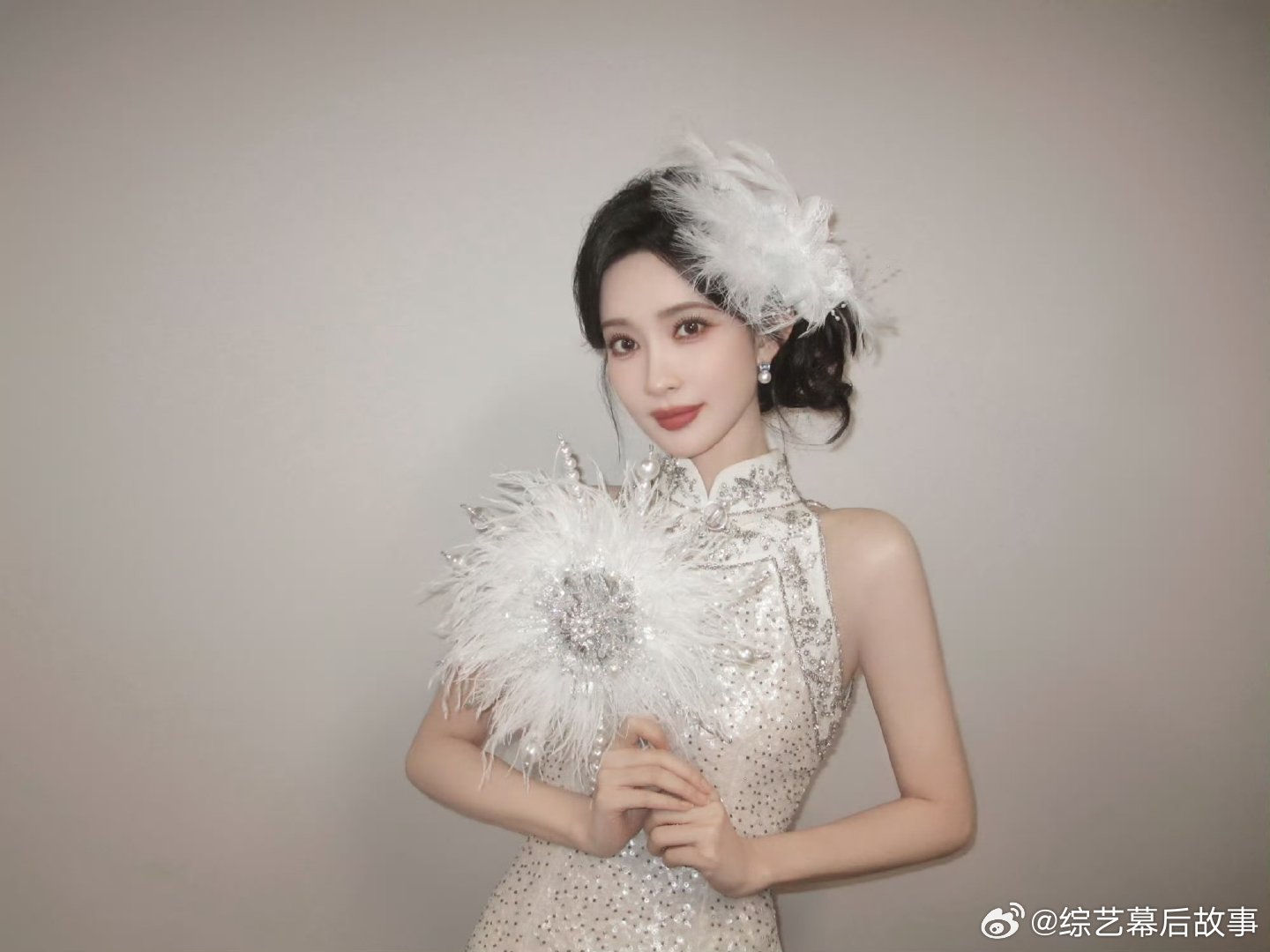 李一桐孟子义对我眼睛很好李一桐孟子义民国旗袍造型你好星期六 家人们，李一桐孟子义