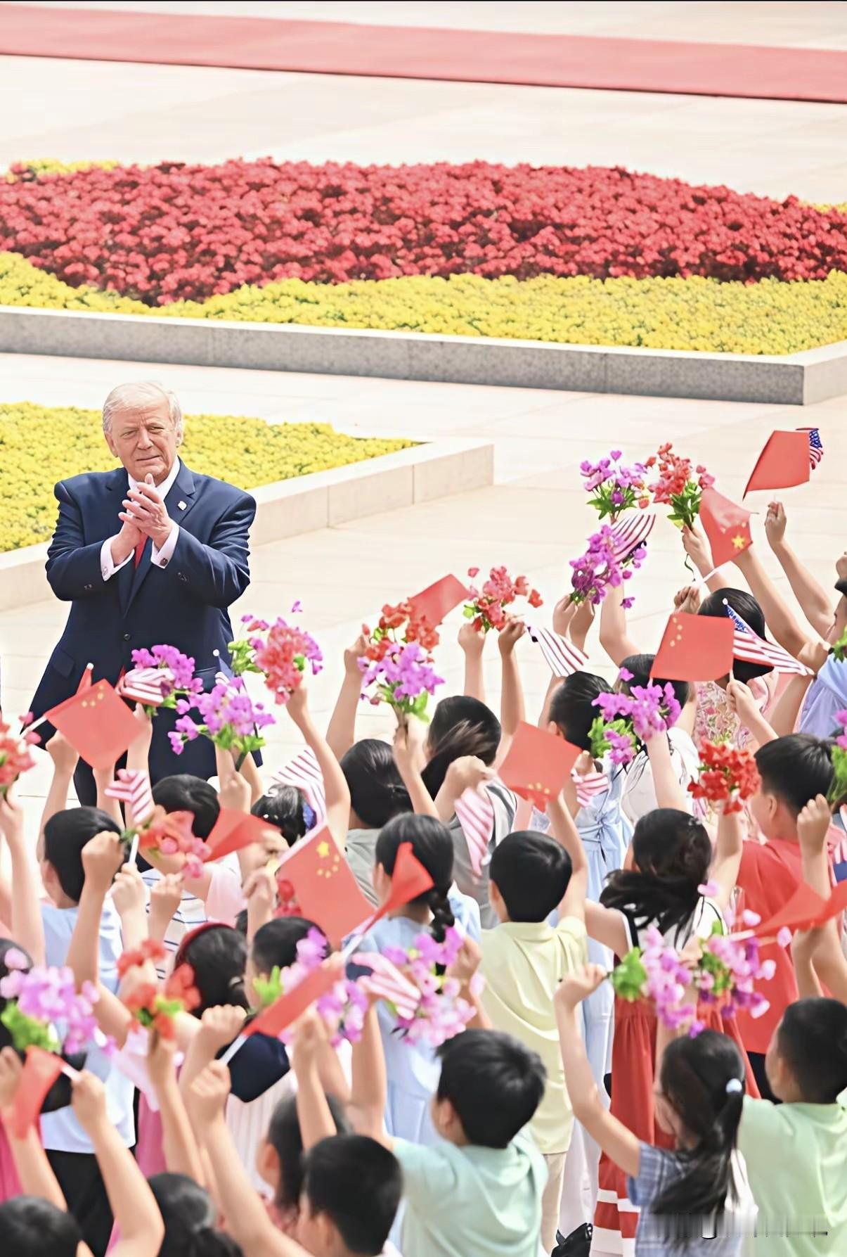 中国让他更有成就感！
特朗普很享受在中国访问的行程，
我们给了他全世界独一无二的