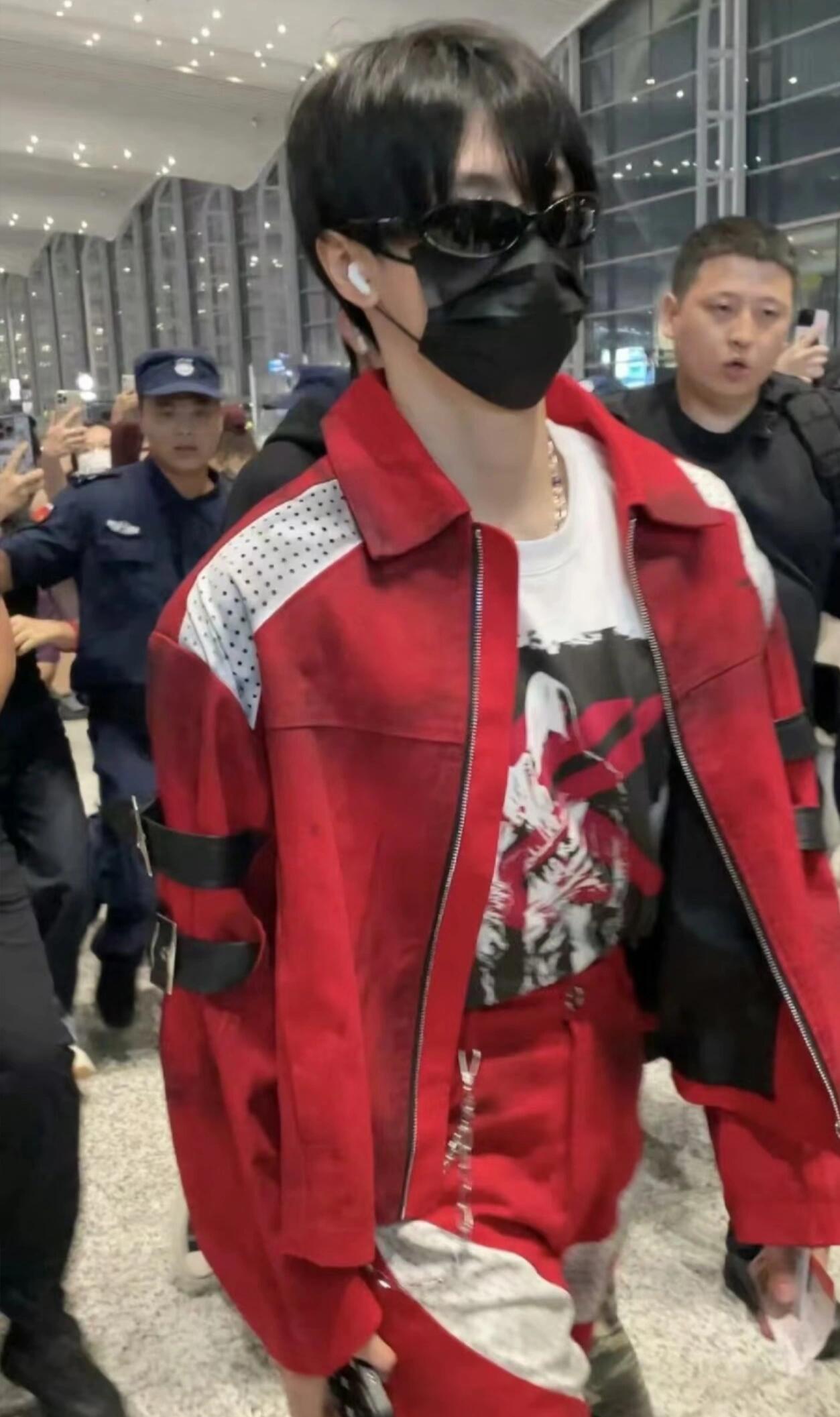 登陆少年机场潮男 登陆少年出发回北京啦！朱志鑫、张泽禹、张极、左航、苏新皓，结束