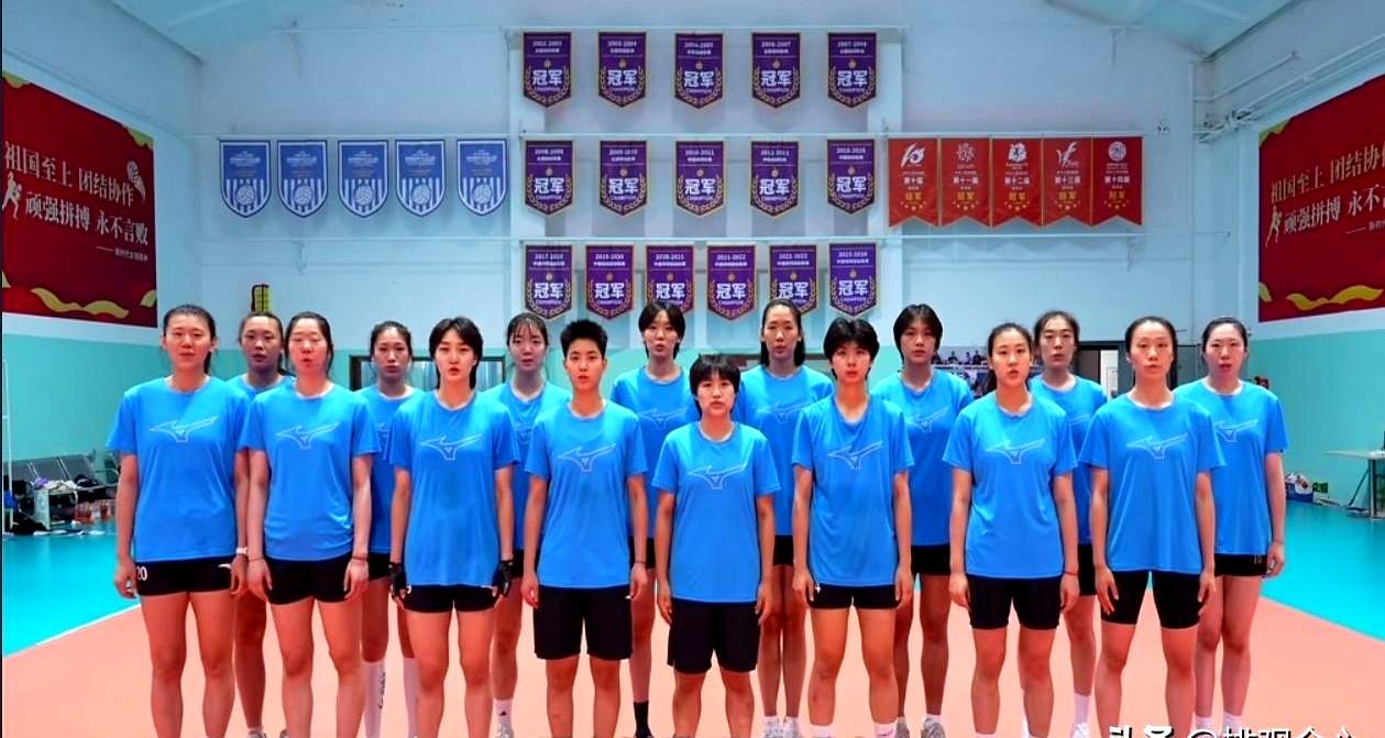 8月12日那天，天津女排一队人齐刷刷站出来，给中国女排亚锦赛加油，口气不小，盼的