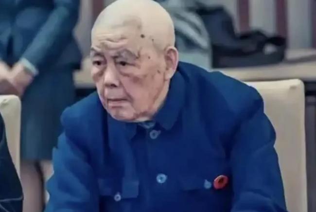 健在老红军范希贤爷爷，今年已108岁高龄。他13岁参加红军，亲历二万五千里长征，