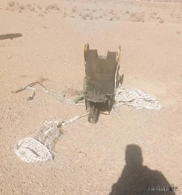 伊朗干了一件大事

据伊朗方面消息：
他们击落了一架美军先进战机✈️

飞行员跳