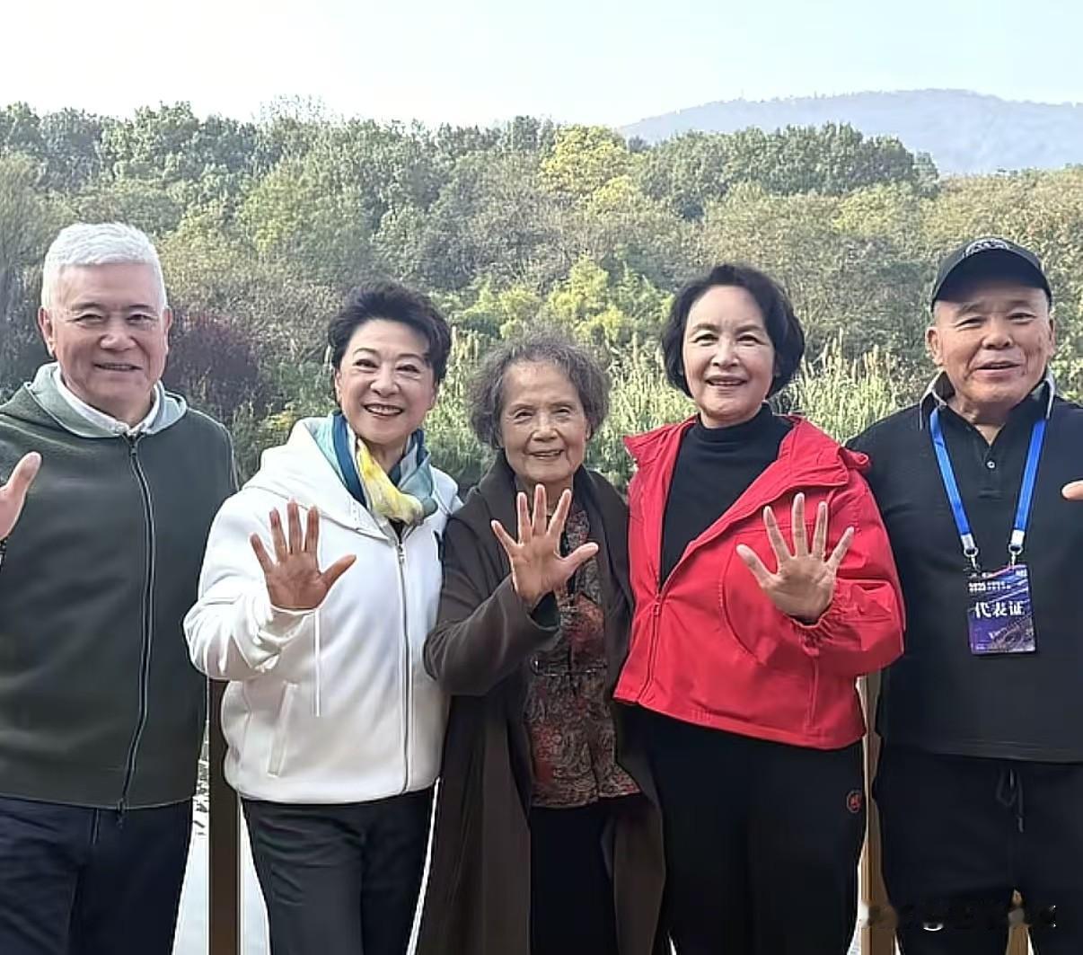 1975年，由长春电影制片厂拍摄的影片《金光大道》（图二）上映，曾火爆一时。影片
