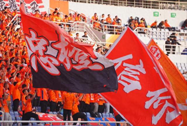 5-0！山东泰山血洗浙江，一战创五大纪录，克雷桑拿了全场最佳