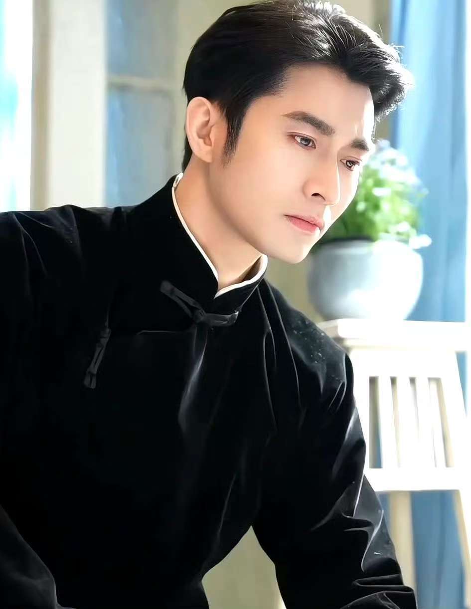 杨迪妈妈一看就是老短剧人了  杨迪妈妈追短剧的口味也太丰富了，时空恋爱、家庭琐事