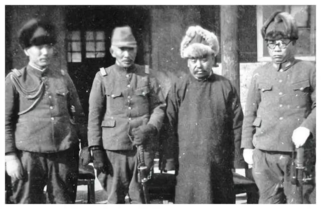 1938年，檀自新被收编成军，但他却仍克扣饷粮，掳掠地方。汤恩伯以召见为名，在信