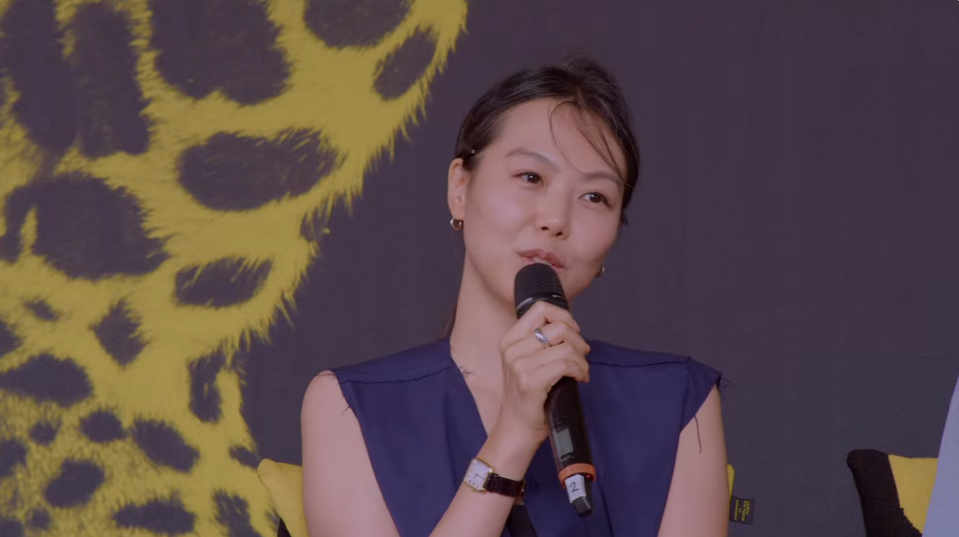 金敏喜 和洪常秀 出席新片《无处安放我的双眼》映后对谈～该片在洛迦诺电影节 世界