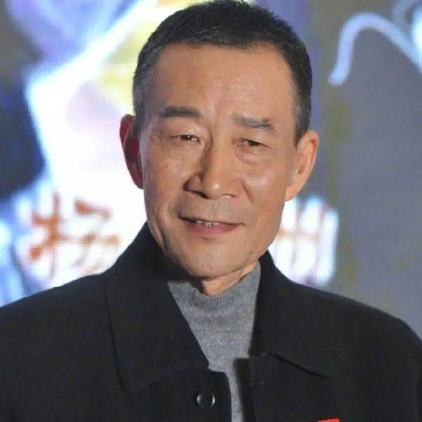 老一辈艺术家里，
最令人佩服的就是李雪健了！
不是因为他演技好，而是他抗癌26年