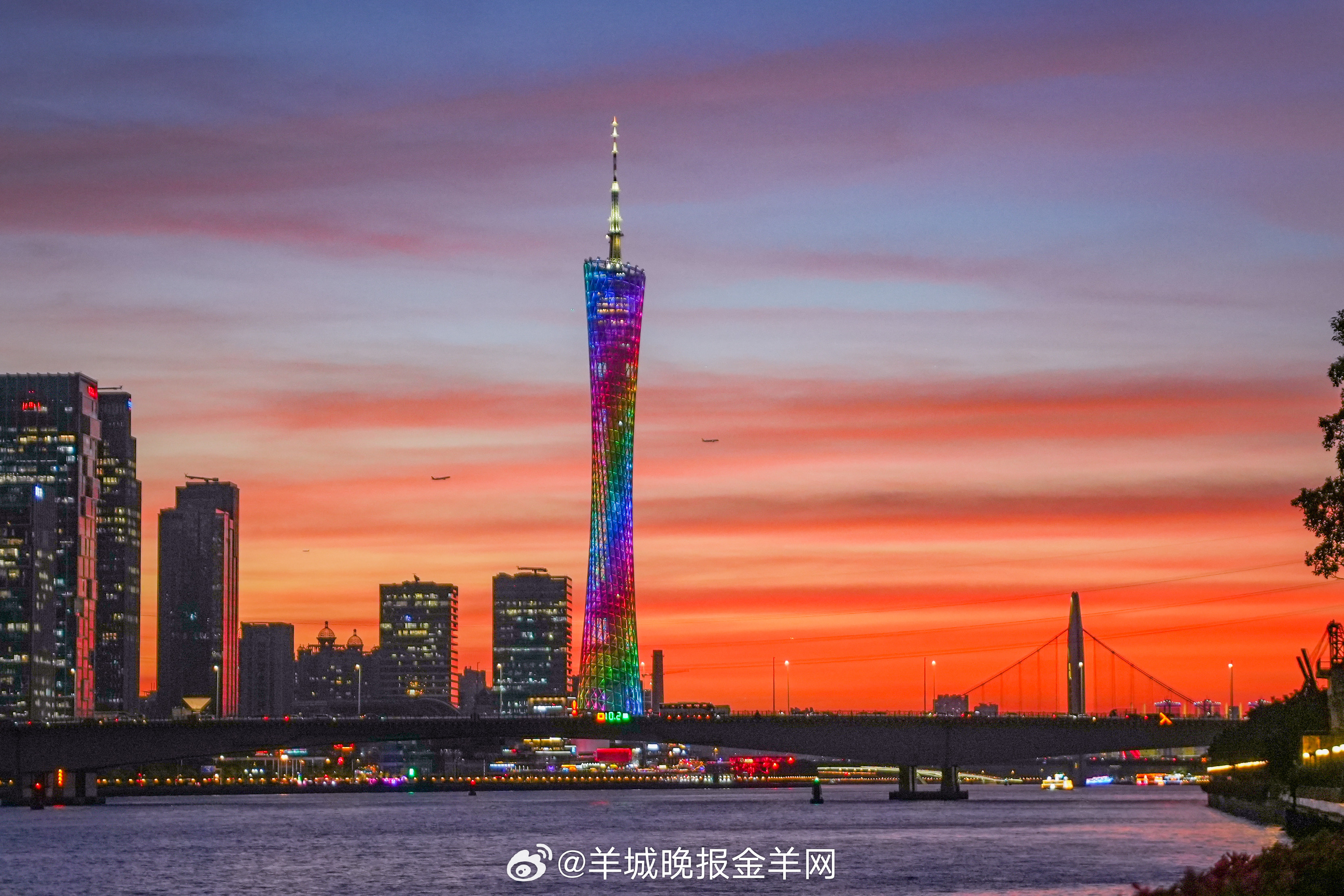 #晚安#把注意力放在当下，做好眼前的每一件事，踏实走好当下每一步，那些你预设的难