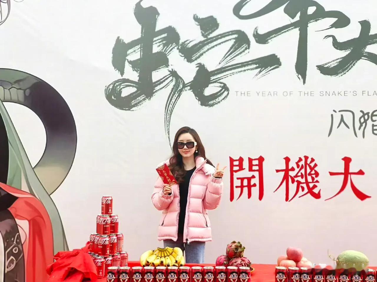 舒畅今年总算是开机拍戏了，之前一直在直播间带货，甚至带假货被网友骂，有颜值，有演