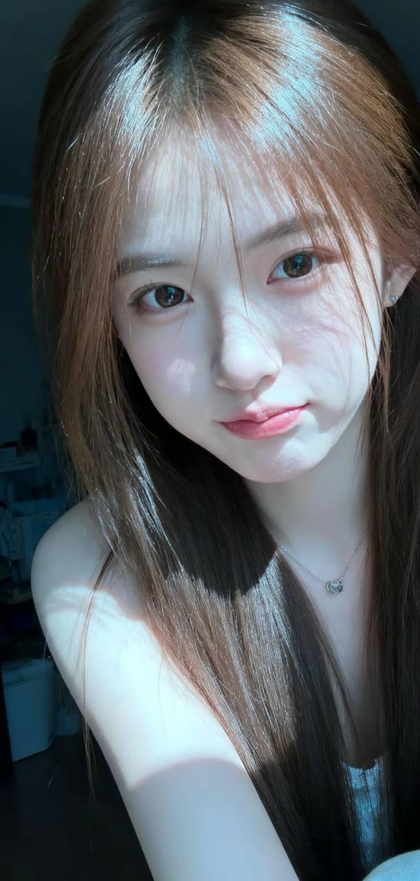阳光洒落，少女微笑，温暖如春日。可爱 美女欣赏图片 甜美微笑写真 阳光少女照