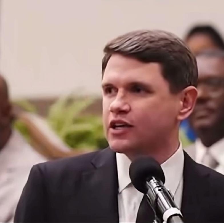 以下是得克萨斯州州众议员，詹姆斯·塔拉里克怒怼特朗普的细节：
 
美国总统刚刚说