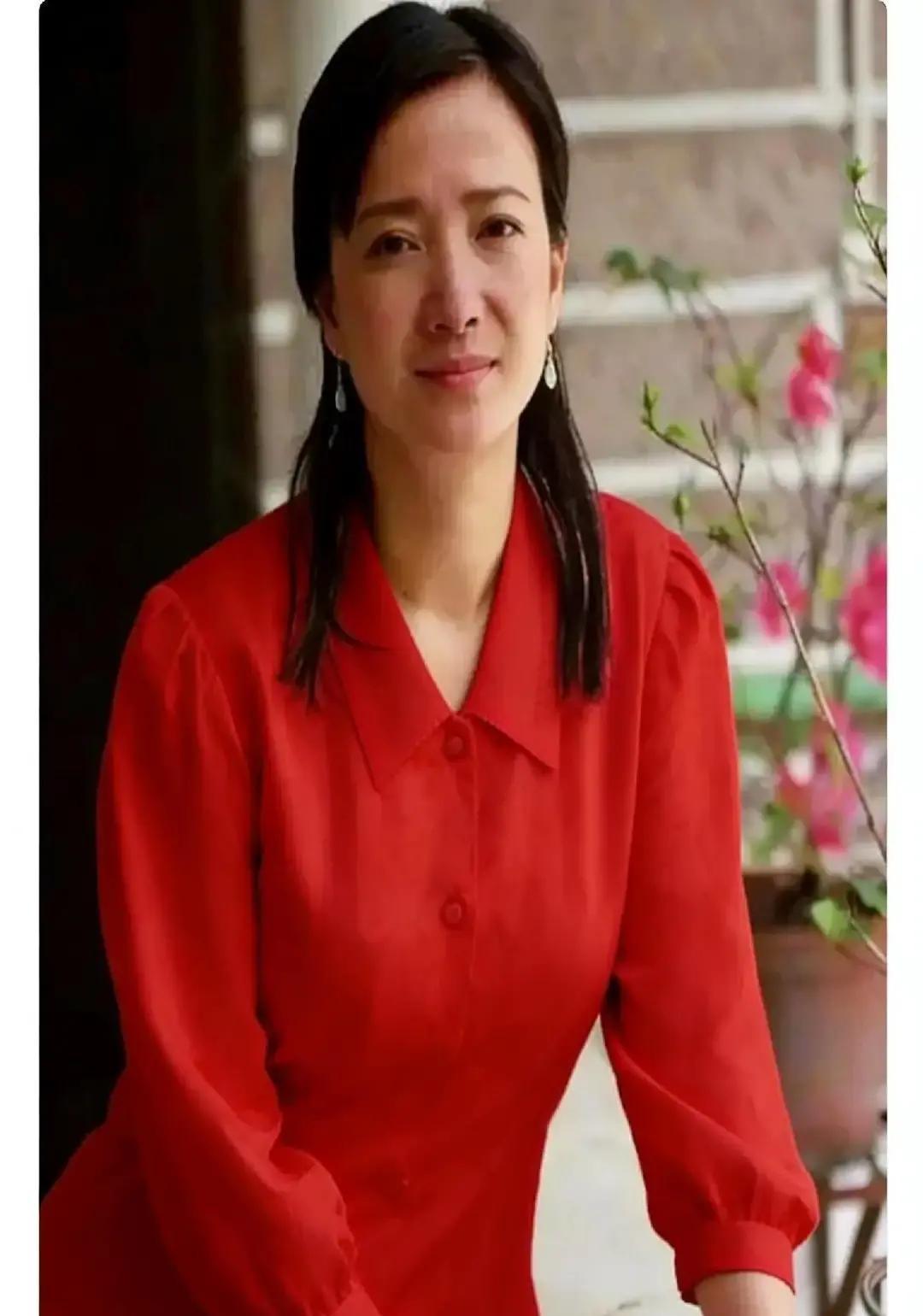 她用合同条款，封杀了整个行业的“深夜对戏”。
不是忍气吞声，而是推开剧本。
不是