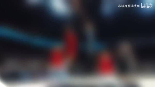 #NBA[超话]# 官方登记文班身高2米24、臂展2米40，阿门身高2米01、臂展2米13，这组对比