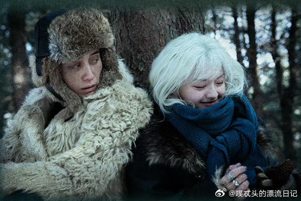 文淇白发造型文淇白发白发造型突破自我，清冷氛围感拉满，五官精致耐看，气质独特出众