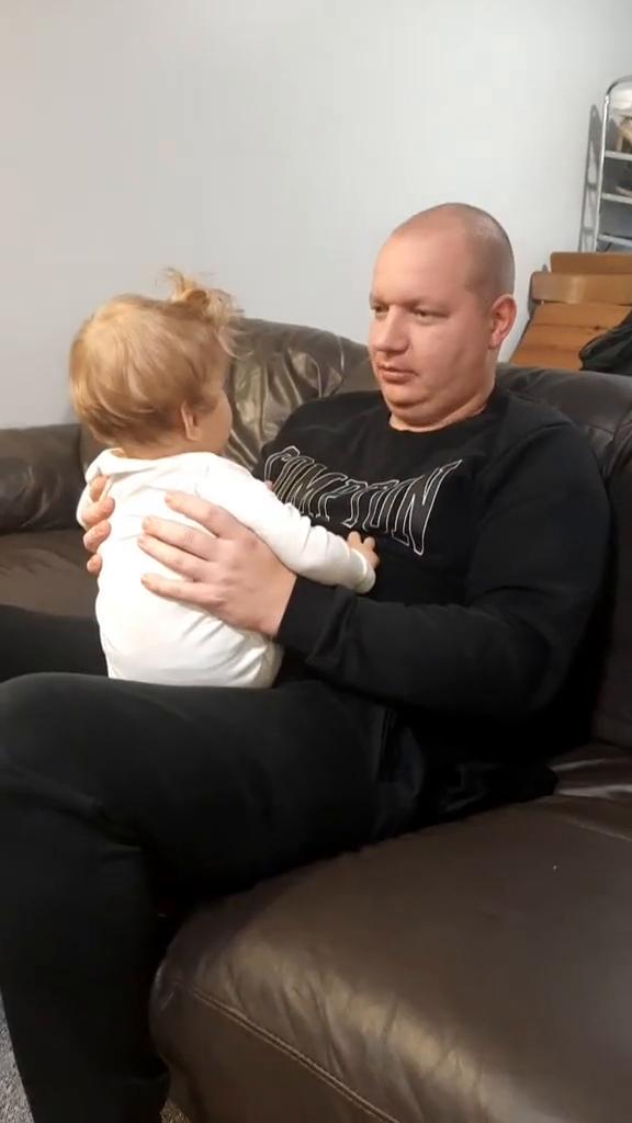 爸爸，爸爸，妈妈，妈妈。