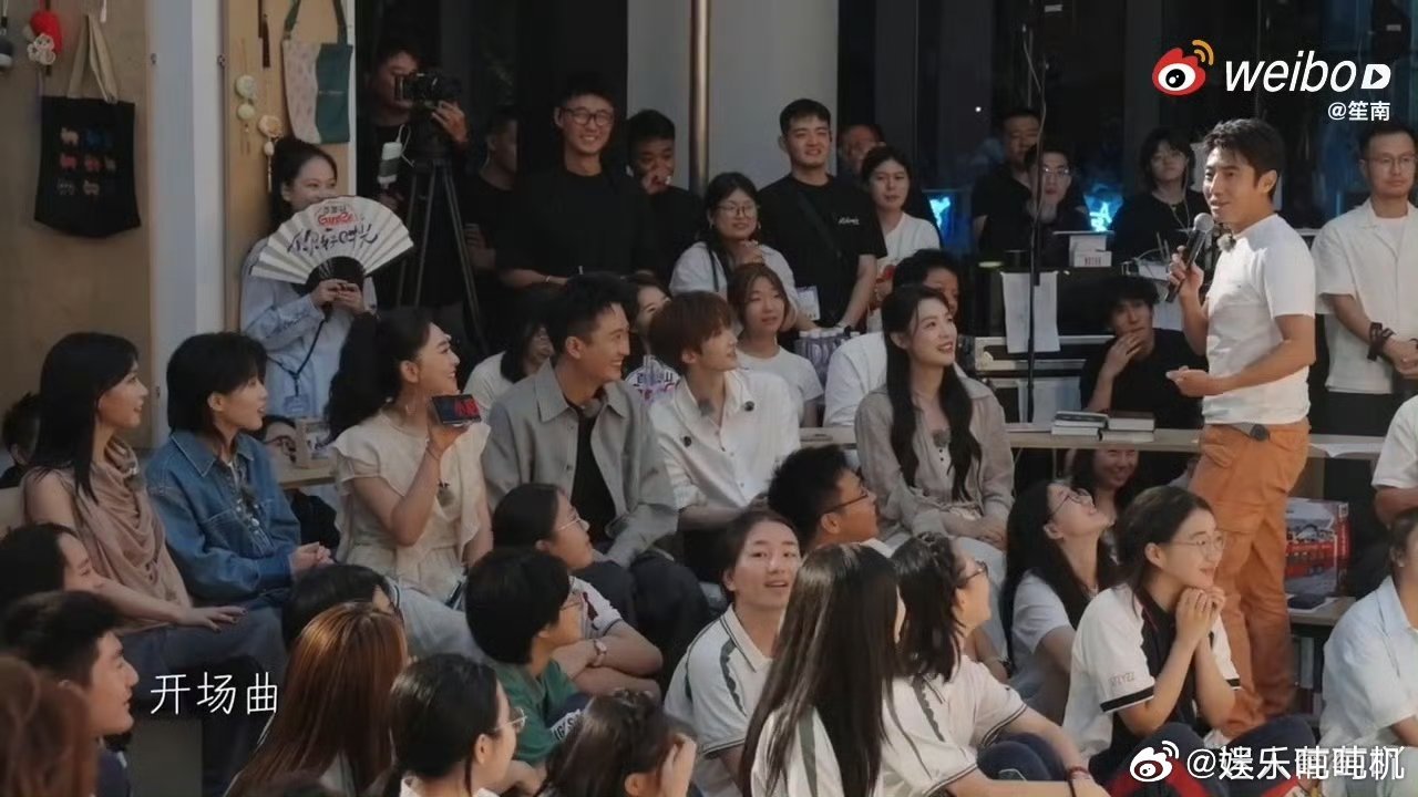 撒贝宁 尼格买提就不该在刘宇后面唱 刘宇的舞台气场太强了，一曲《似梦》结束，动作
