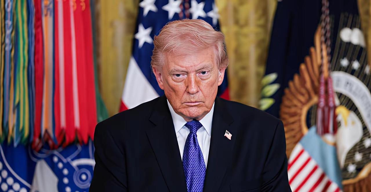 ​美国总统特朗普这时候才表露出真相，最终表态出对伊朗的攻打，由战争部长赫格塞斯所