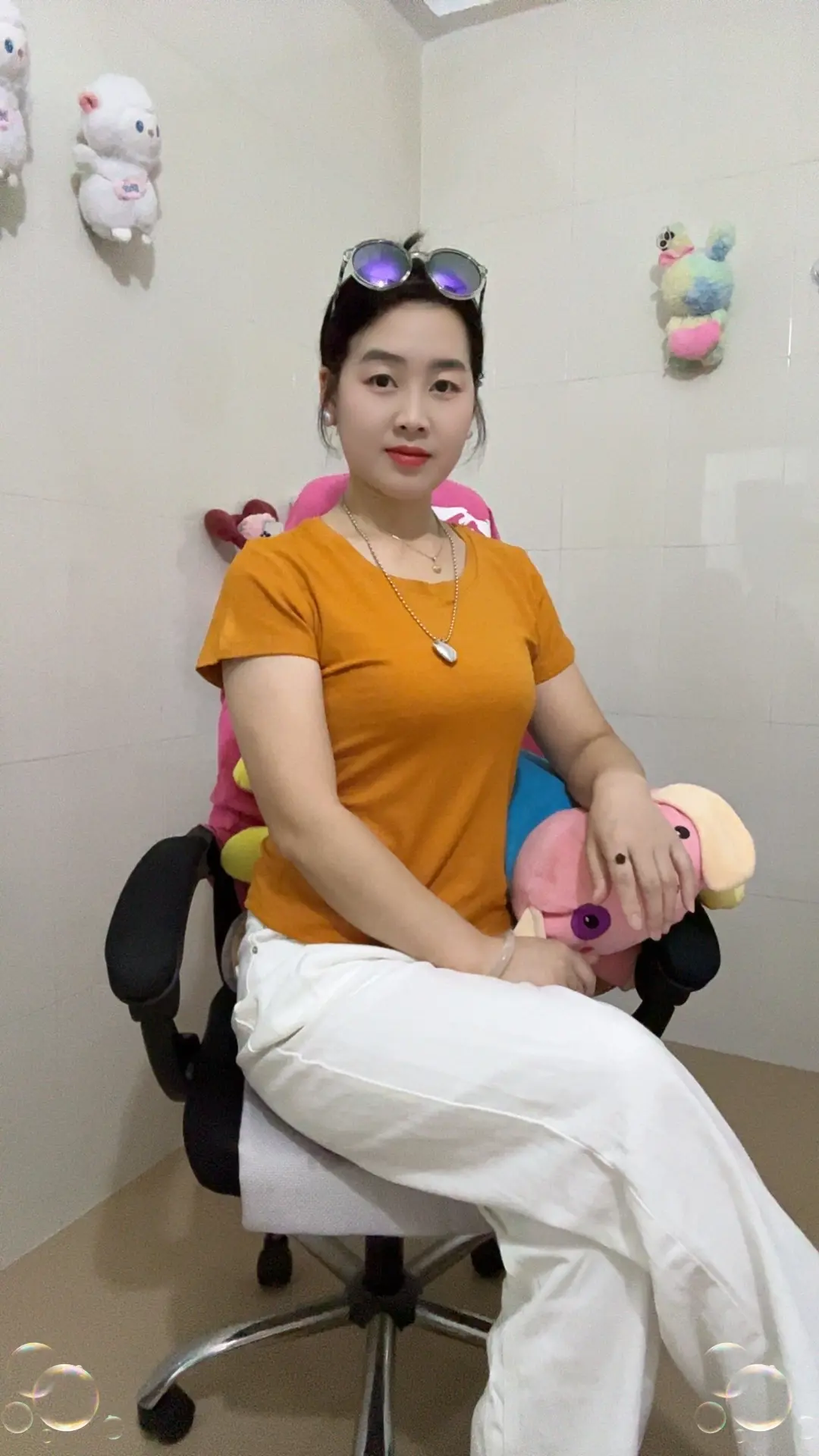 老婆比所有的关系都重要，谁亲也不如老婆亲，父母给了我们生命，但是在亲...