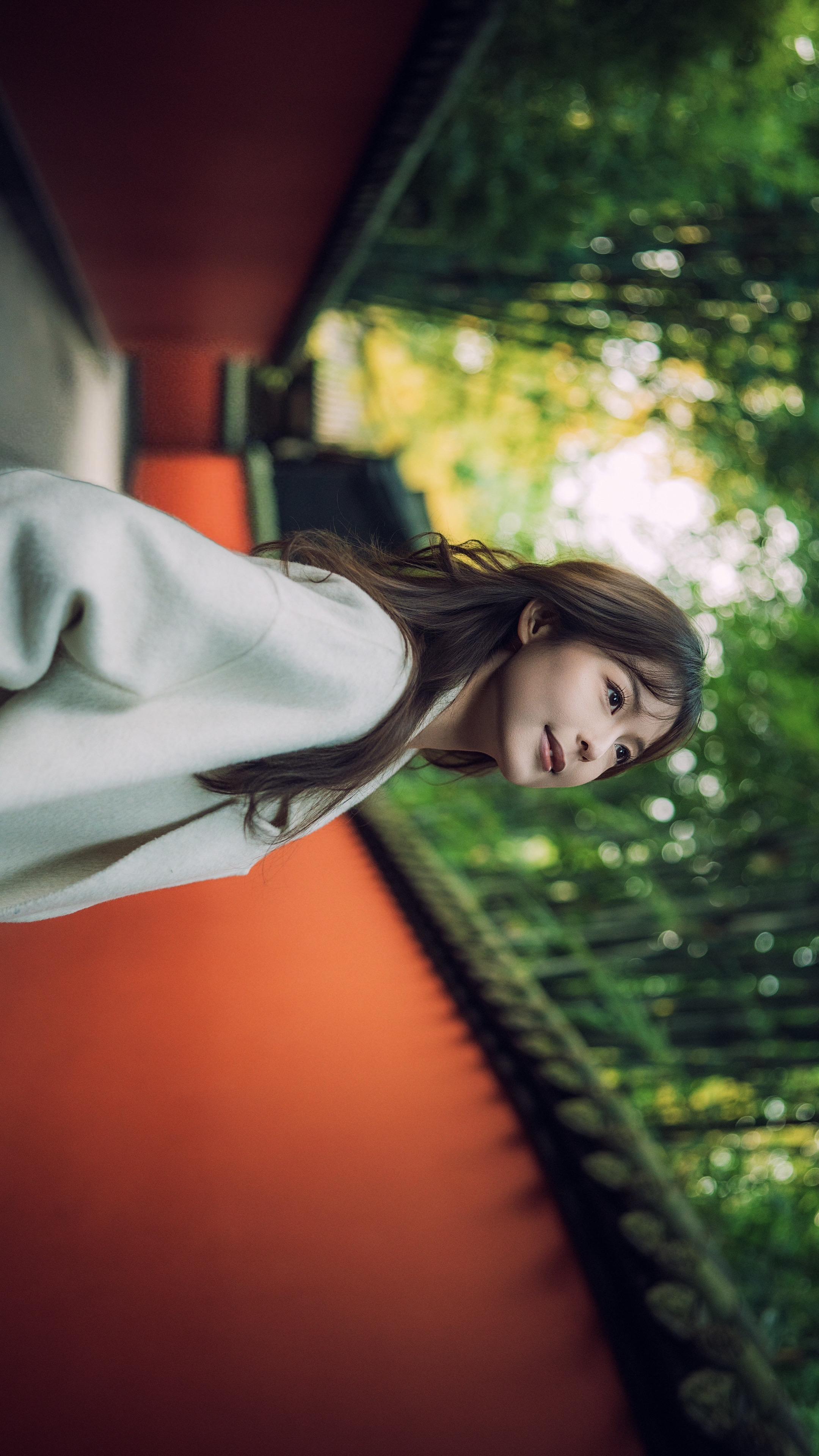 秋天的尾巴和35mm人像的魅力。📷：Sony A7M4 + 思锐 3...