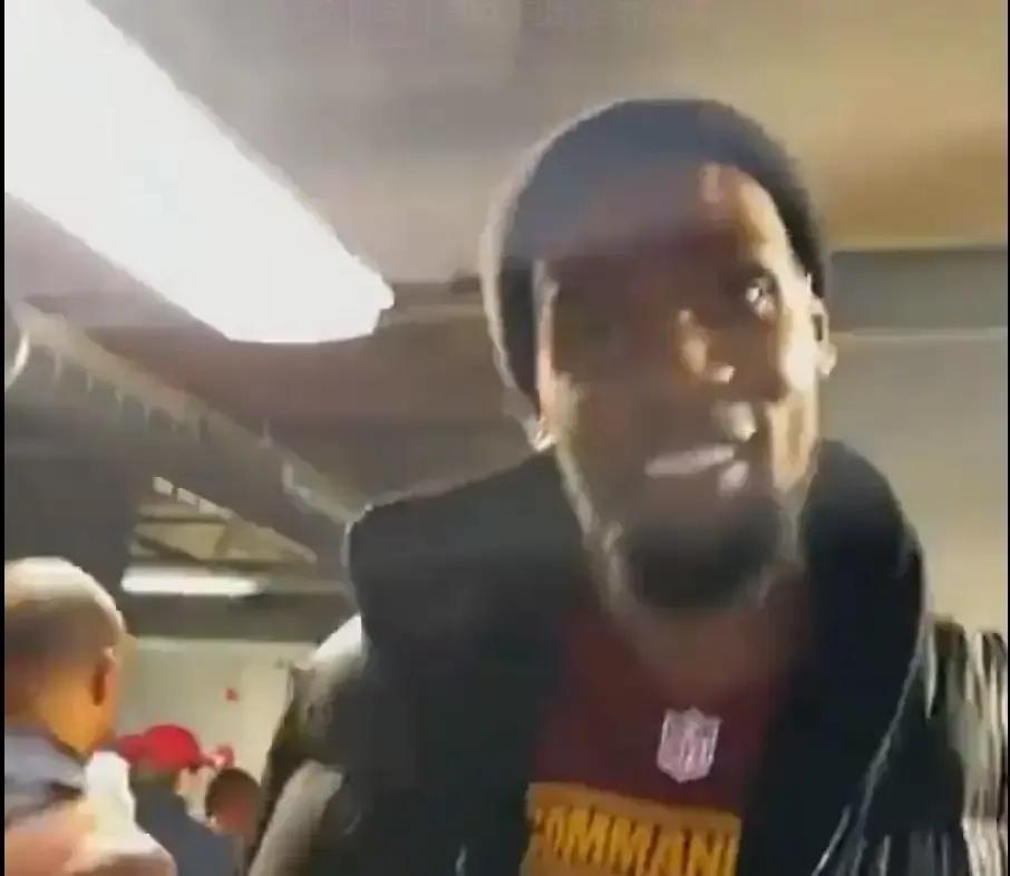 杜兰特突然宣布不打勇士和火箭，理由是家里有事。
太阳官方只说尊重隐私，没给归队时