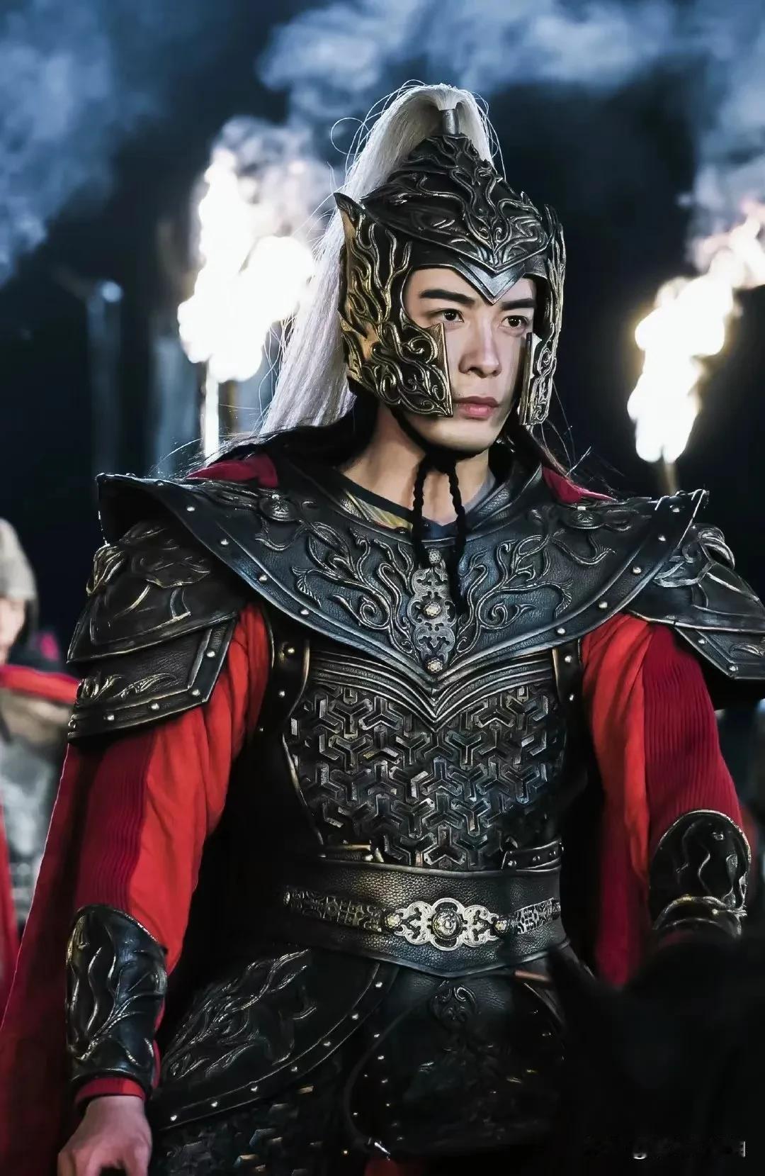 李承鄞在两军对阵前，回到自己的战场那边、穿上这套衣服的过程，不但是衣服很好看，就