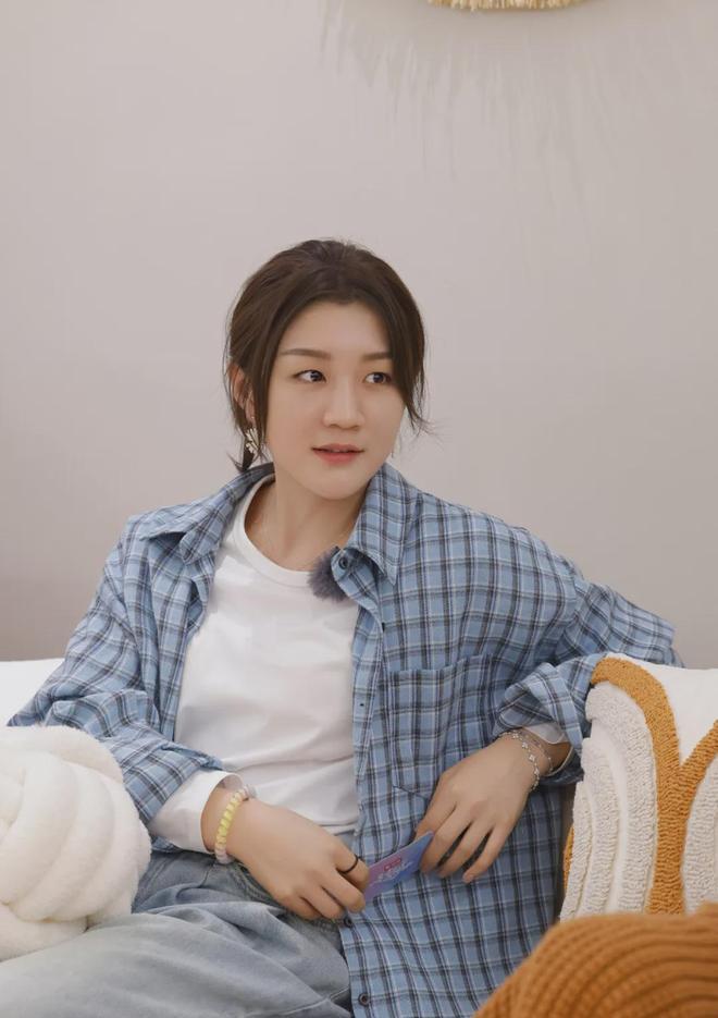 陈梦在节目《是女儿是妈妈2》中回应传闻，否认已结婚。她表示期待全运会赛场展现最佳