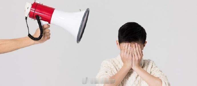 【男子为维系恋情骗父母借债千万一留学生哄骗父母举债千万获刑11年】顶着名校留学生