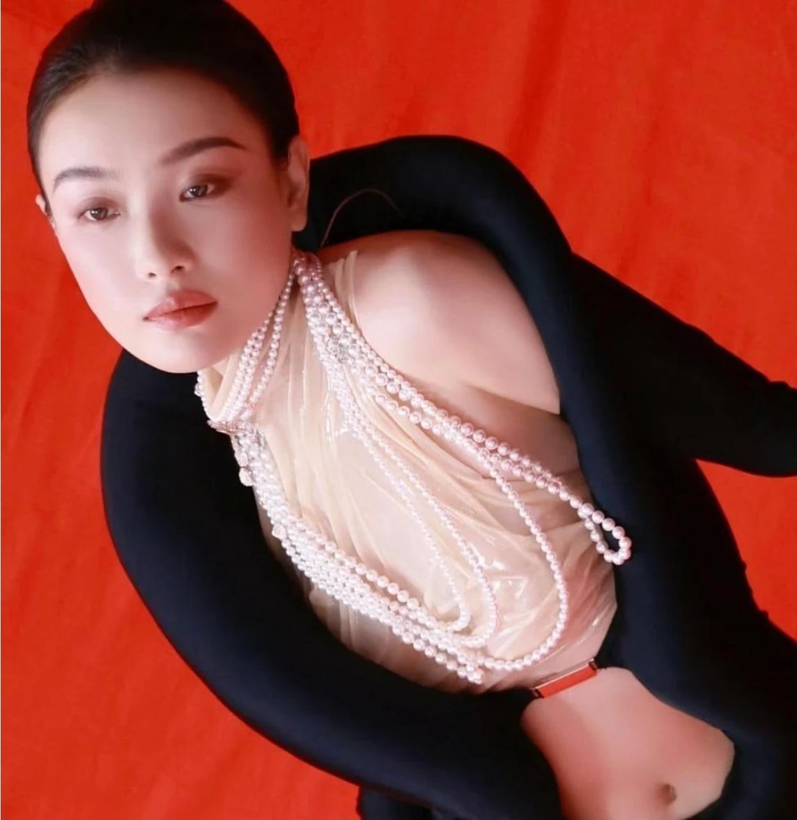 不与别人比，只与昨天的自己比。最好的自己不是“比别人强”，而是“比过去的自己更健