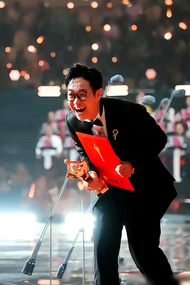 大鹏还在搜狐那会儿，公司批了两千万拍《煎饼侠》，票房最后卖了11.6亿。

说真