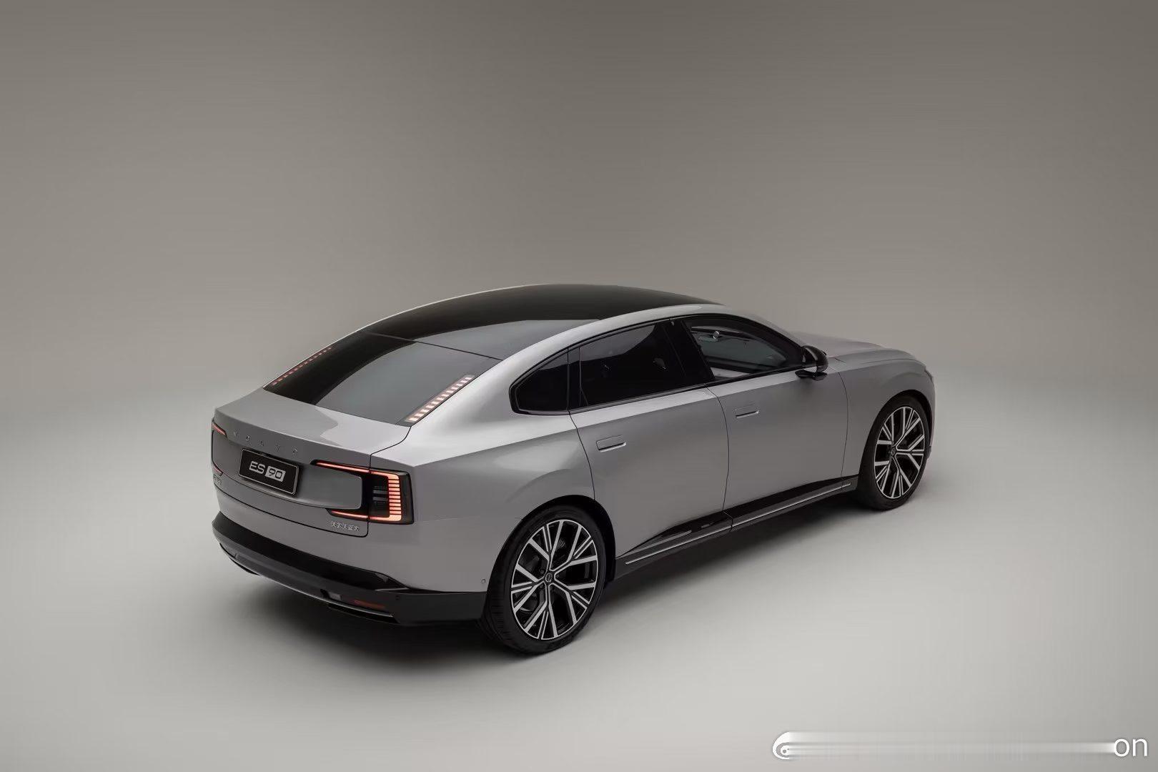 ES90极致平衡美学，豪华恰如其分。全新纯电旗舰轿车 沃尔沃ES90，不负旗舰之