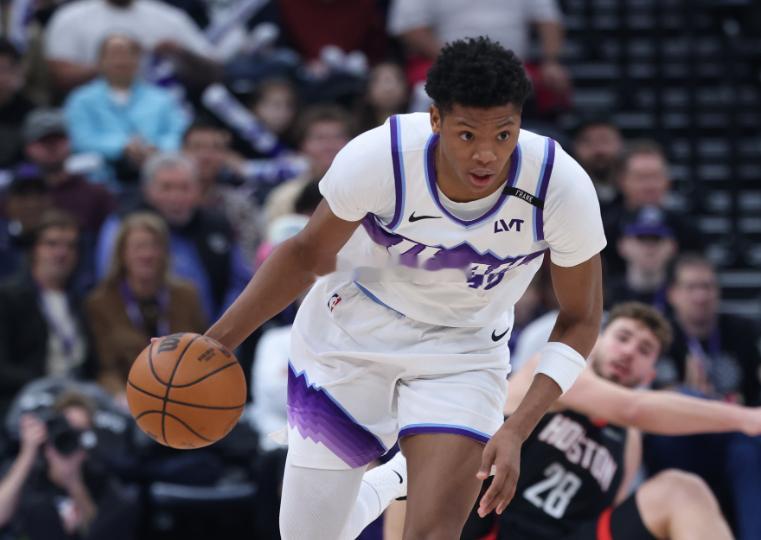 NBA常规赛继续进行，爵士主场109-126不敌马刺。本场比赛，埃斯.贝利出战了