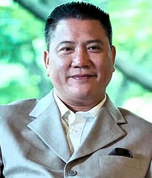 人怎么可以这么无私
68岁万梓良icon，一场商演挣15万，自己只留1万5，其余