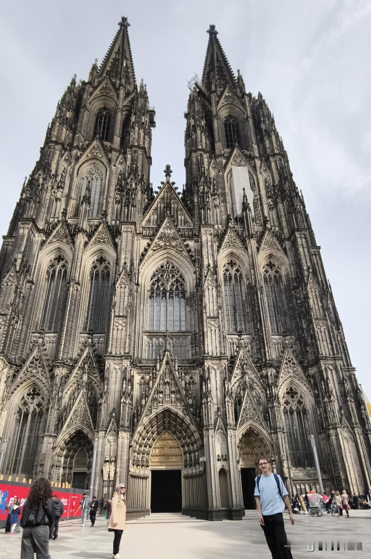 游轮组织德语小课堂，学习的几句德语的日常用语。
然后是红酒品鉴，还有芝士和红酒怎