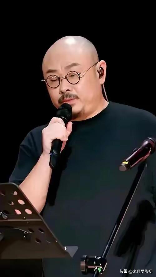 1971年，刀郎出生在四川内江，本名罗林，他从小就痴迷音乐，可命运并没有给他一帆