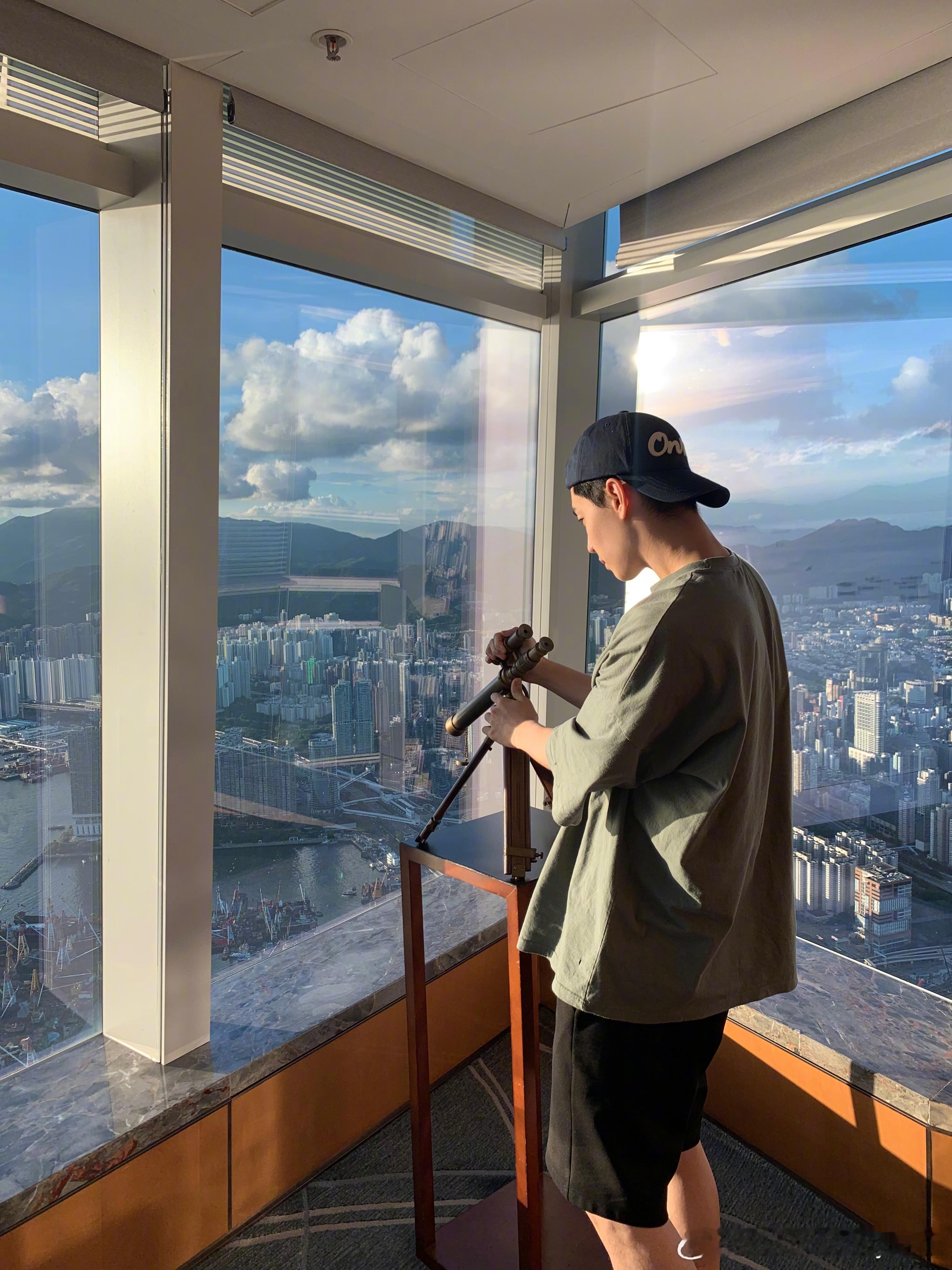 #刘宪华痛失真名# 刘宪华发博！“来选一种自己喜欢的花，让我们一起种下”这是《青
